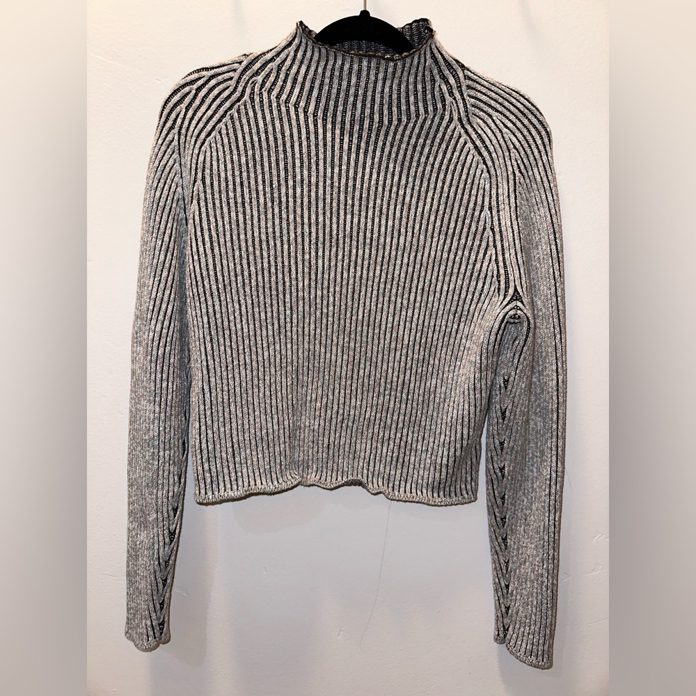Thick fabric, high neck sweater